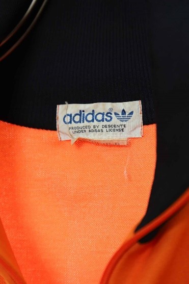 ADIDAS（アディダス）年代別のタグの特徴をまとめ！各デザインの違いを 