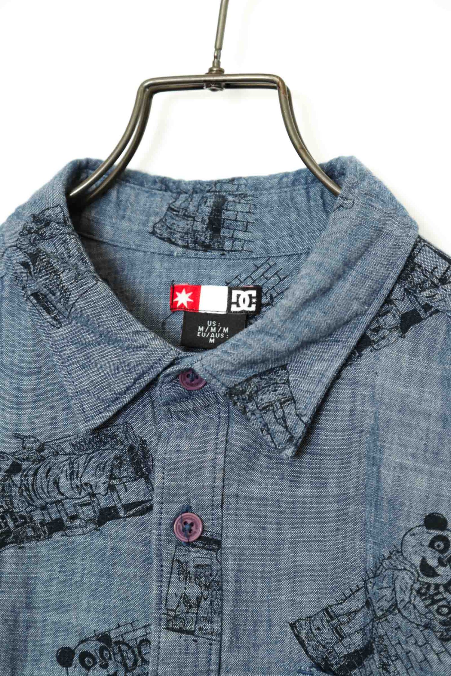 Alternative view of USED PRINTED SHIRT/DC SHOE/M