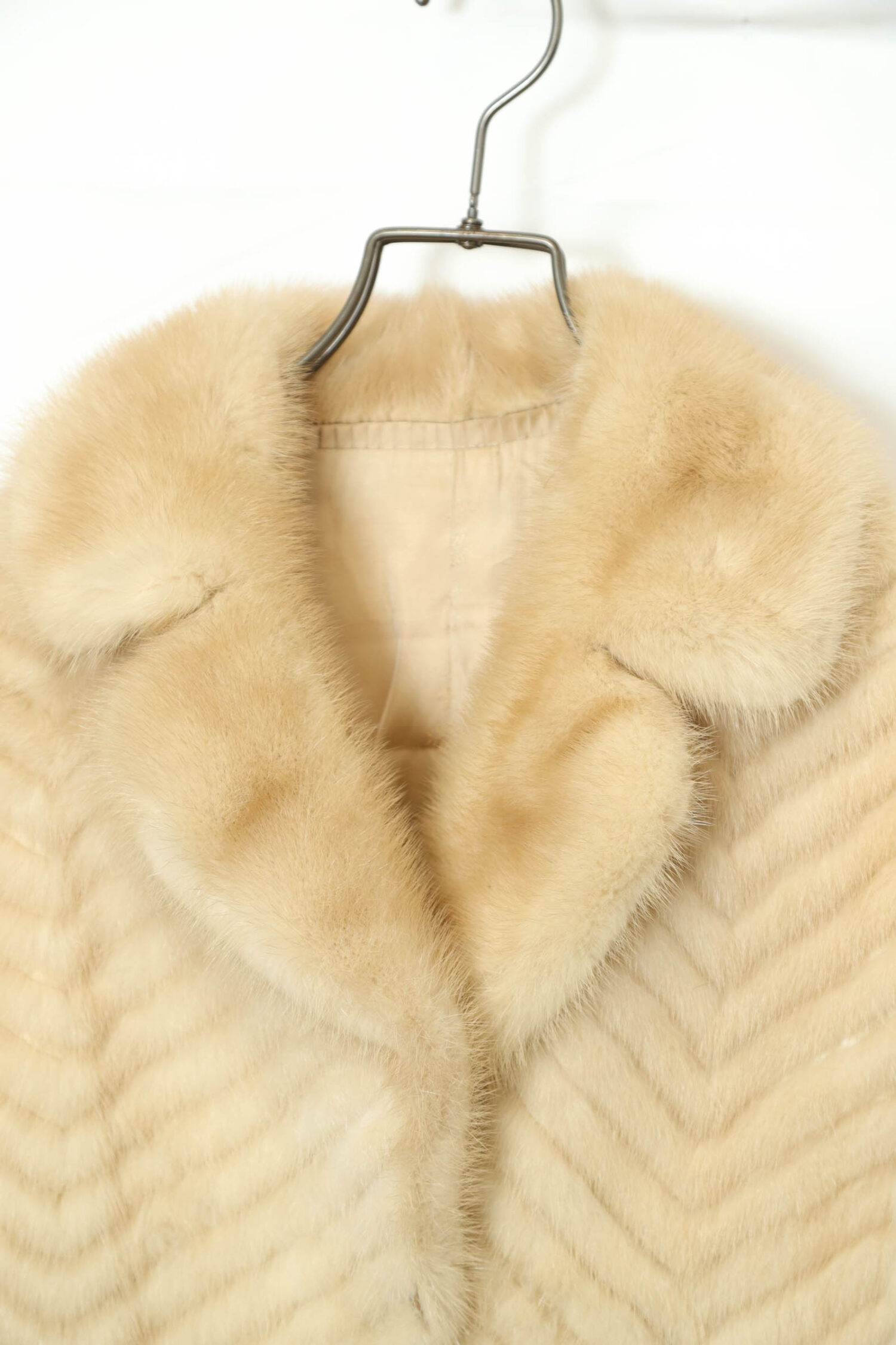 Alternative view of VINTAGE FUR COAT/S