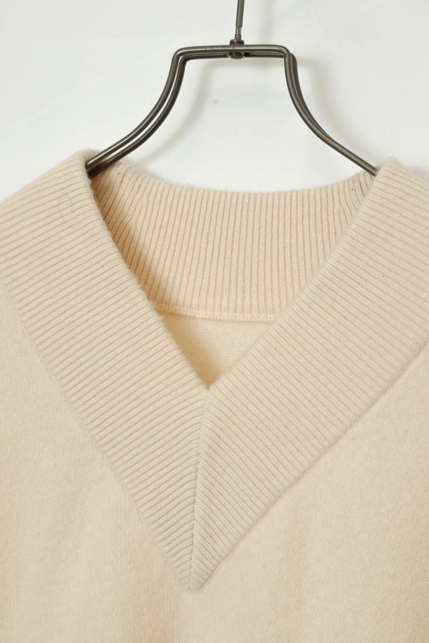 Alternative view of VINTAGE V-NECK KNITED SWEATER/XL