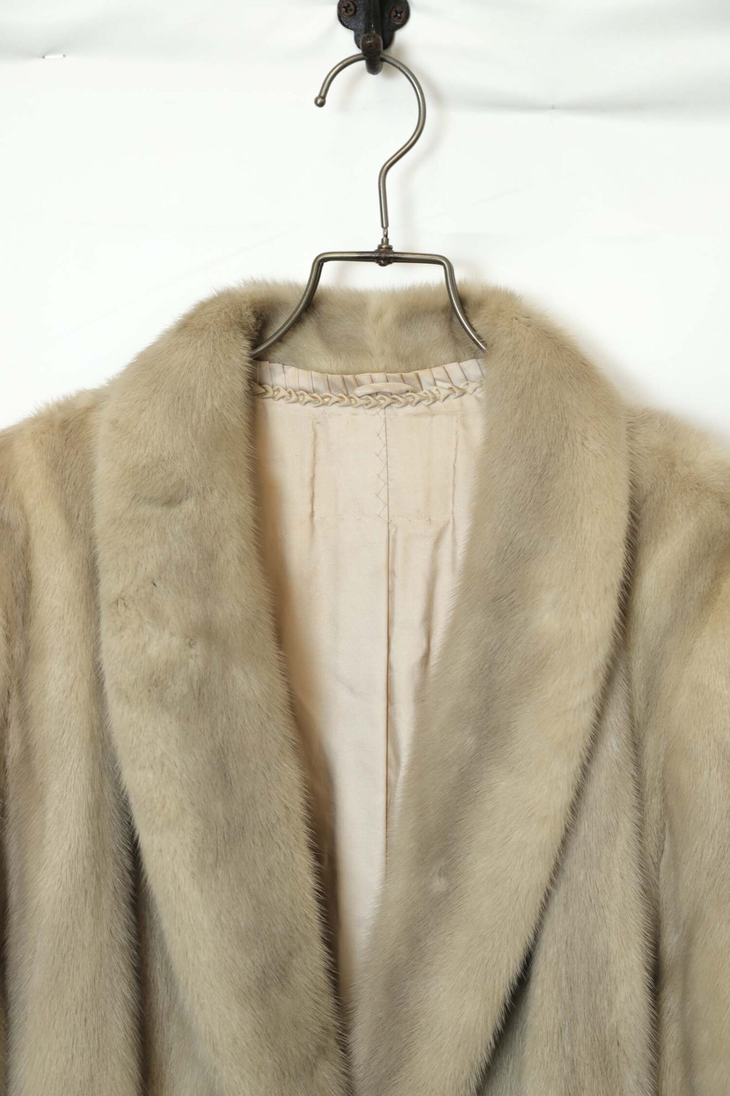 Alternative view of USED SAGA MINK FUR COAT/XL