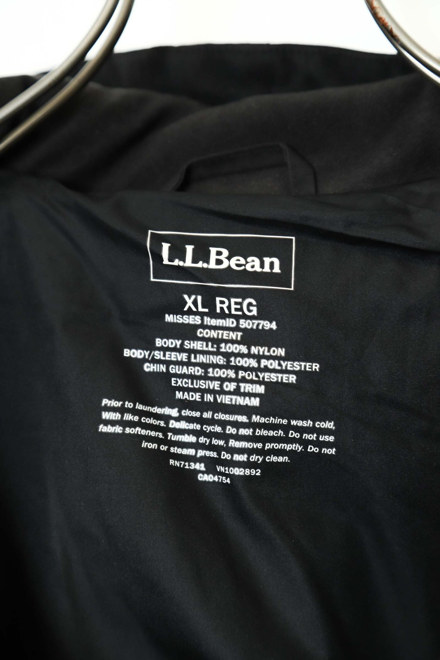 Alternative view of USED L.L BEAN MOUNTAIN PARKA/XL