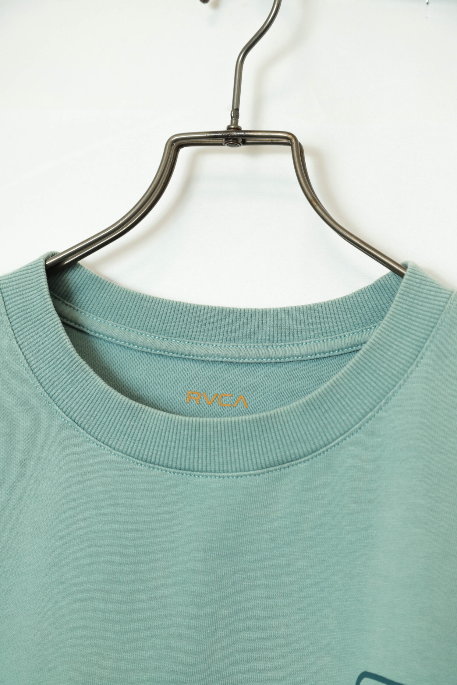Alternative view of USED RVCA PRINTED T-SHIRT/XL