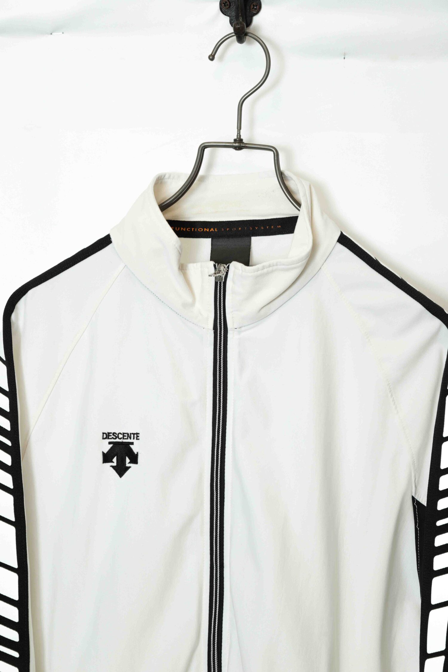 Alternative view of USED DESCENTE TRACK JACKET/L