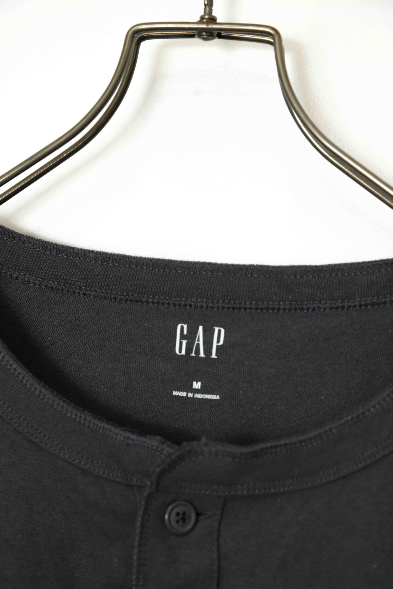 Alternative view of USED GAP PULL-OVER T-SHIRT/M