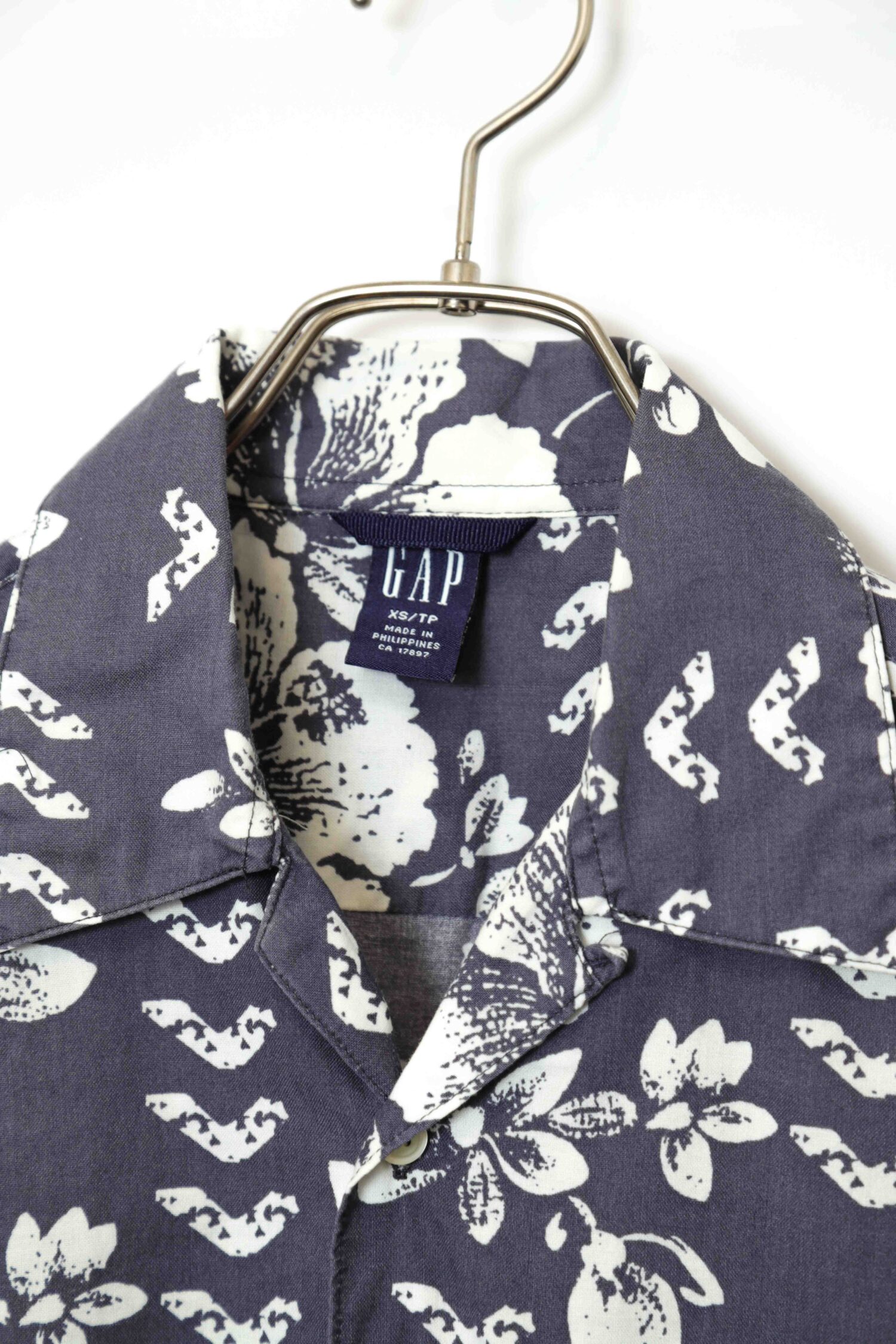 Alternative view of USED GAP PRINTED SHIRT/XS