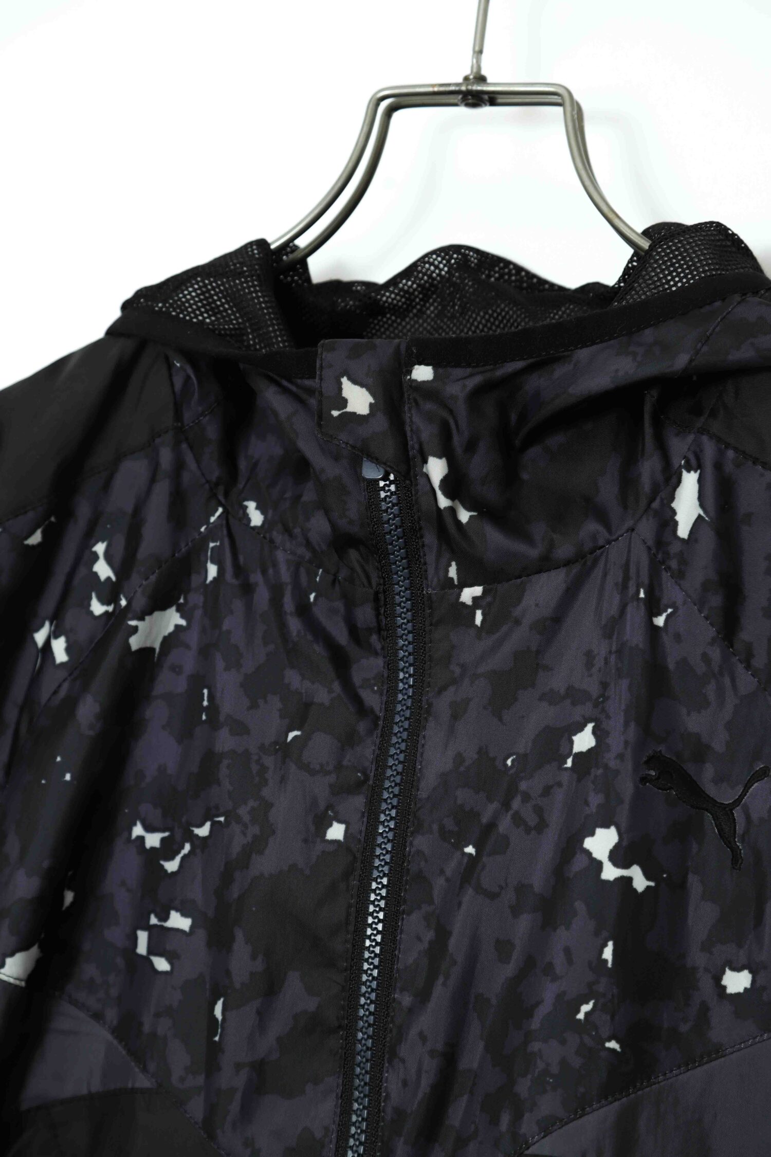 Alternative view of USED PUMA PRINTED NYLON JACKET/L